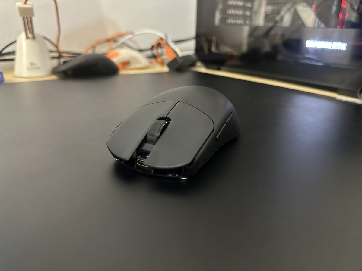 Desktop tweet media