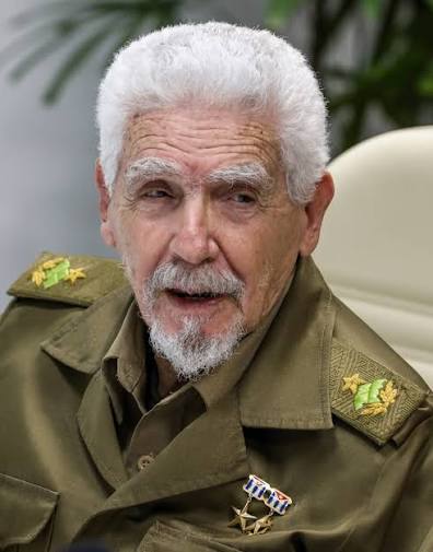 MMarreroCruz's tweet image. En su cumpleaños 94, un fuerte abrazo querido Comandante de la Revolución @ValdesMenendez, Héroe de la República de #Cuba.

 Su ejemplo, su lealtad a #Fidel y #Raúl y su entrega absoluta a la Patria constituyen una guía para los revolucionarios.

¡Muchas felicidades!