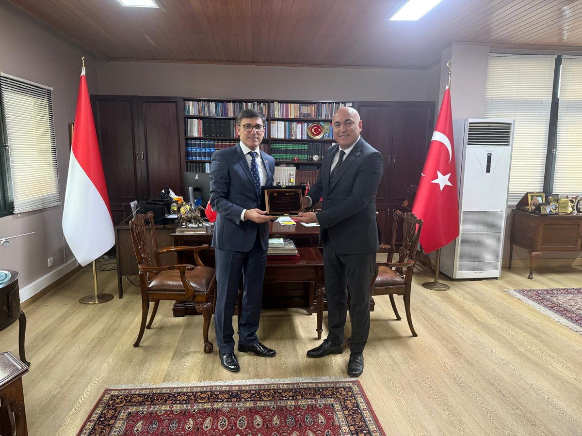 AbramakBilisim's tweet photo. #Cakarta Büyükelçimiz Sayın Prof. Dr. Talip Küçükcan’ı (@tkucukcan) ve Büyükelçiliğimizin kıymetli personelini ziyaret etmekten büyük onur duyduk...
#ABRAMAK #Jakarta #Türkiye #DışİşleriBakanlığı https://t.co/BpXta6Fc10