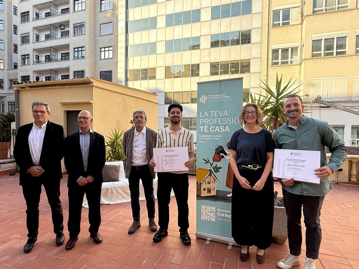 Col·legi de docents tweet media