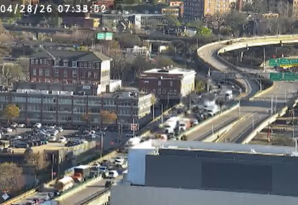TotalTrafficSYR's tweet image. 81 south is down to one lane between Harrison and Brighton-left lane only-#Traffic is jammed up through the 690 east/81 south interchange-Avoid #Syracuse