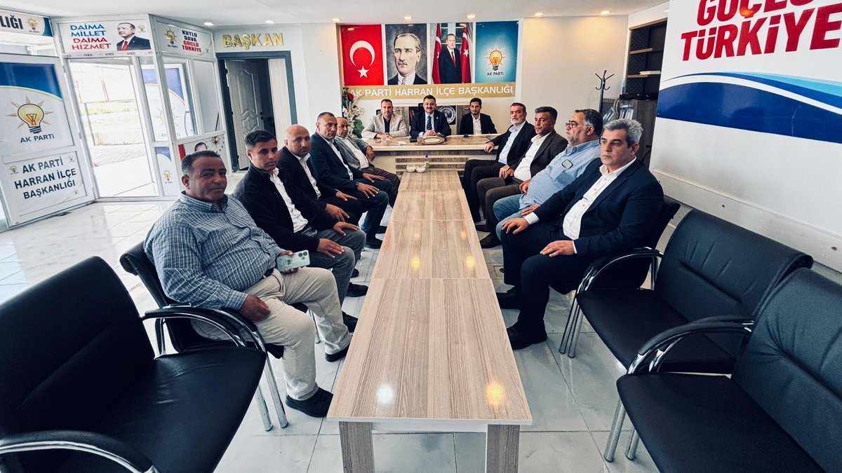 HikmetBasak_63's tweet photo. 📍 Harran İlçe Başkanlığı

Harran İlçe Başkanlığımızı ziyaret ederek kıymetli teşkilat mensuplarımızla bir araya geldik.

Birlik ve beraberlik içerisinde, Harran ve Şanlıurfamız için yürüttüğümüz çalışmalar üzerine istişarelerde bulunduk.

Misafirperverlikleri ve samimi ev sahiplikleri için  İlçe Başkanımız Mahmut Güneş ve tüm teşkilatımıza teşekkür ediyorum.

Durmak yok, hizmete devam.

@mahmutgunes_63
