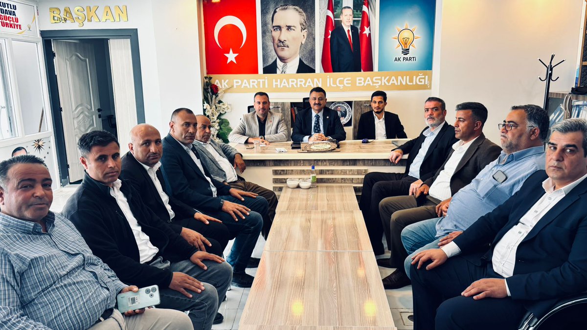 HikmetBasak_63's tweet photo. 📍 Harran İlçe Başkanlığı

Harran İlçe Başkanlığımızı ziyaret ederek kıymetli teşkilat mensuplarımızla bir araya geldik.

Birlik ve beraberlik içerisinde, Harran ve Şanlıurfamız için yürüttüğümüz çalışmalar üzerine istişarelerde bulunduk.

Misafirperverlikleri ve samimi ev sahiplikleri için  İlçe Başkanımız Mahmut Güneş ve tüm teşkilatımıza teşekkür ediyorum.

Durmak yok, hizmete devam.

@mahmutgunes_63