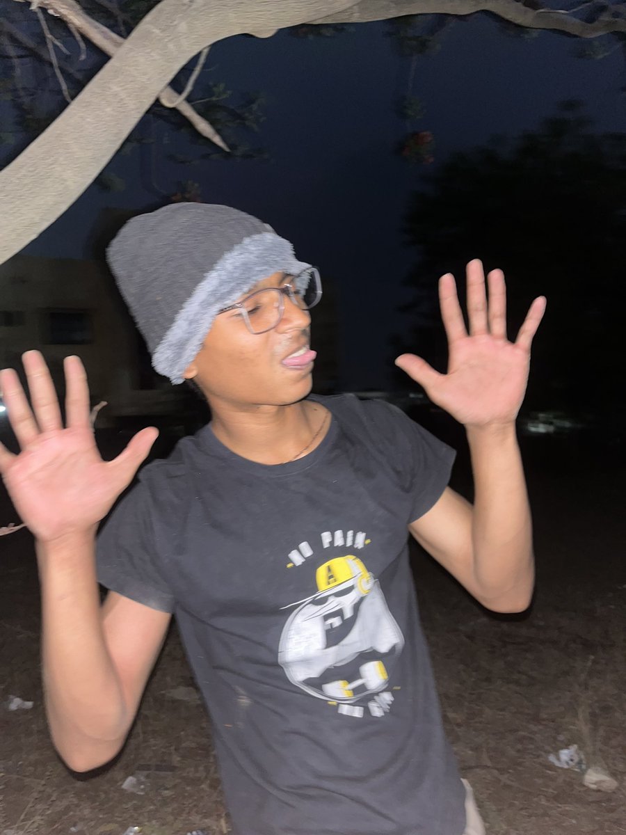 TatyaVlogs's tweet image. 5 PM vibes… 😎
Log soch rahe hain main serious hoon,
par asli mein full masti mode ON hai 😂🔥

Zindagi ko itna serious mat lo… thoda pagalpan bhi zaroori hai 💯

#EveningVibes #MastiMode #NoFilterLife #FunnyMood #DesiSwag #ChillScene #MH20 #ExpePage #TrendingNow