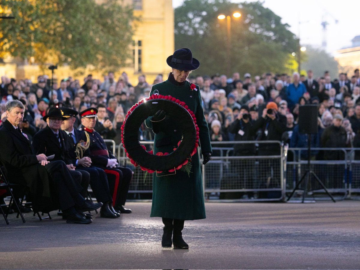 rwthofficial's tweet image. 🇬🇧🇦🇺🇳🇿
#UK’s Princess Anne, Princess Royal with her husband Vice Admiral Sir Tim Laurence attended the service to mark #AnzacDay 2026, remembering soldiers from #Australia and #NewZealand who lost their lives in the battles held at Wellington Arch #London.

📸 PA #PrincessAnne
