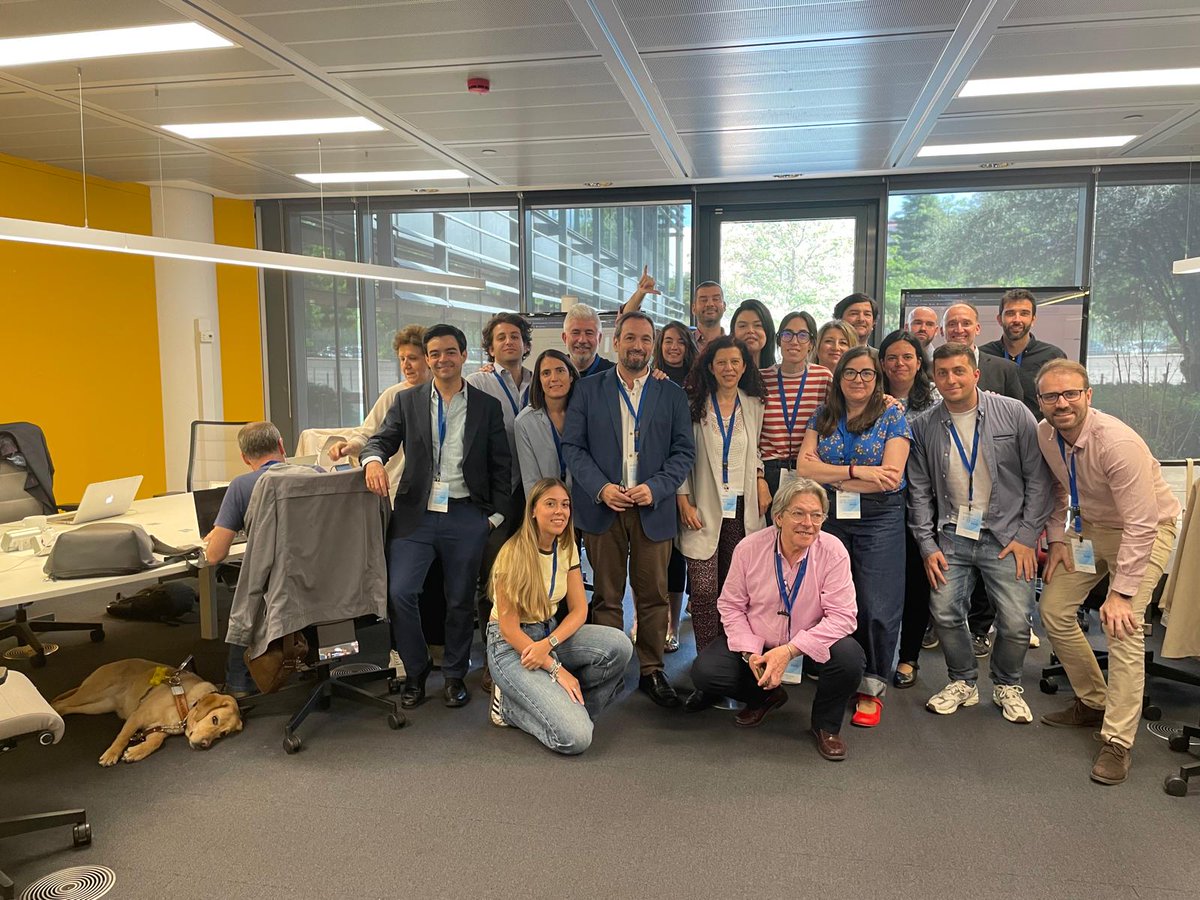 praxagora21's tweet photo. Que mejor forma de "celebrar " el  #apagon que con los compañeros de Energía en la junta  de  @Endesa. https://t.co/xlPfQ3EZm8