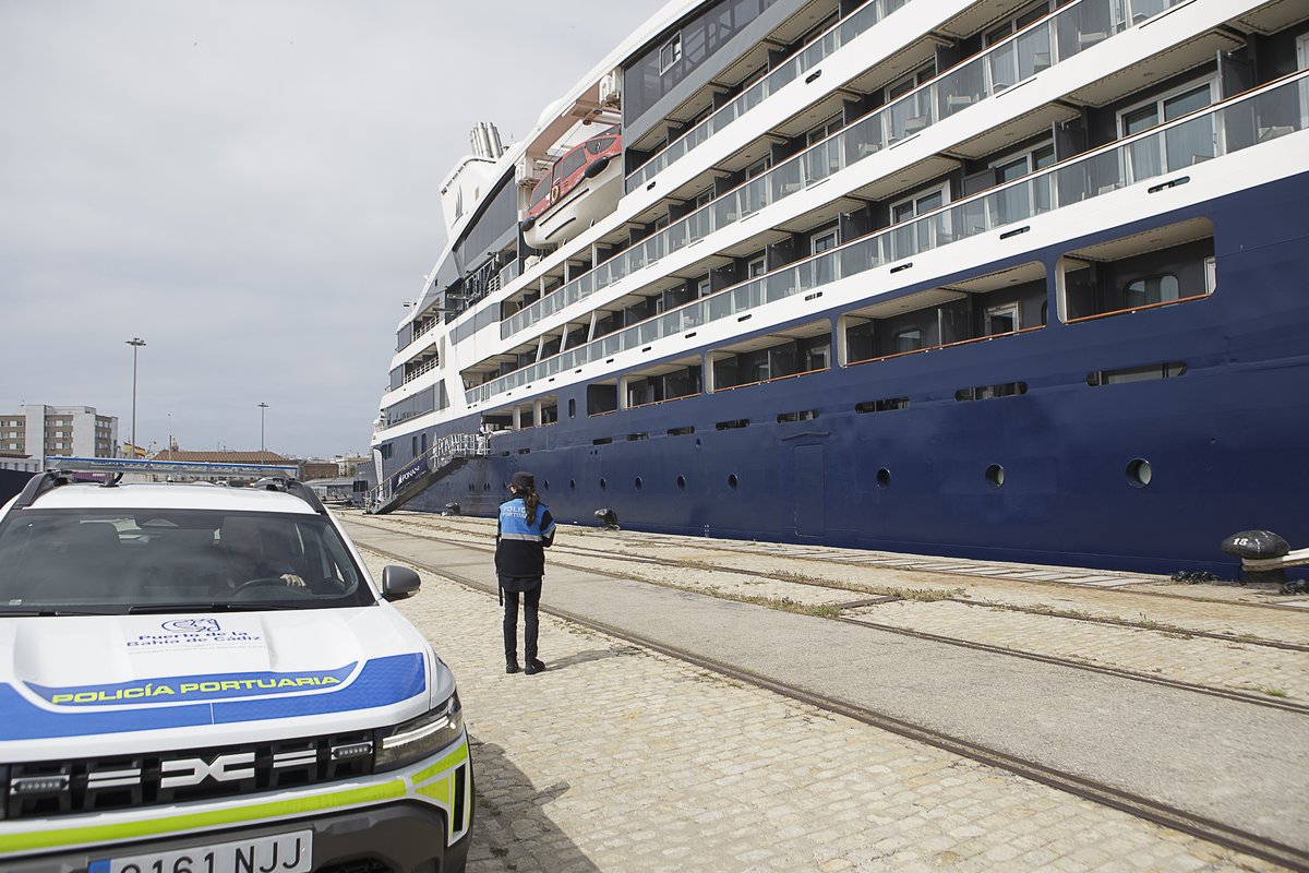 puertodecadiz's tweet image. Los cruceros LE CHAMPLAIN, ILMA y NORWEGIAN EPIC coinciden hoy en el Puerto de #Cádiz 

#cruiseship #lechamplain #ilmacruise #norwegianepic