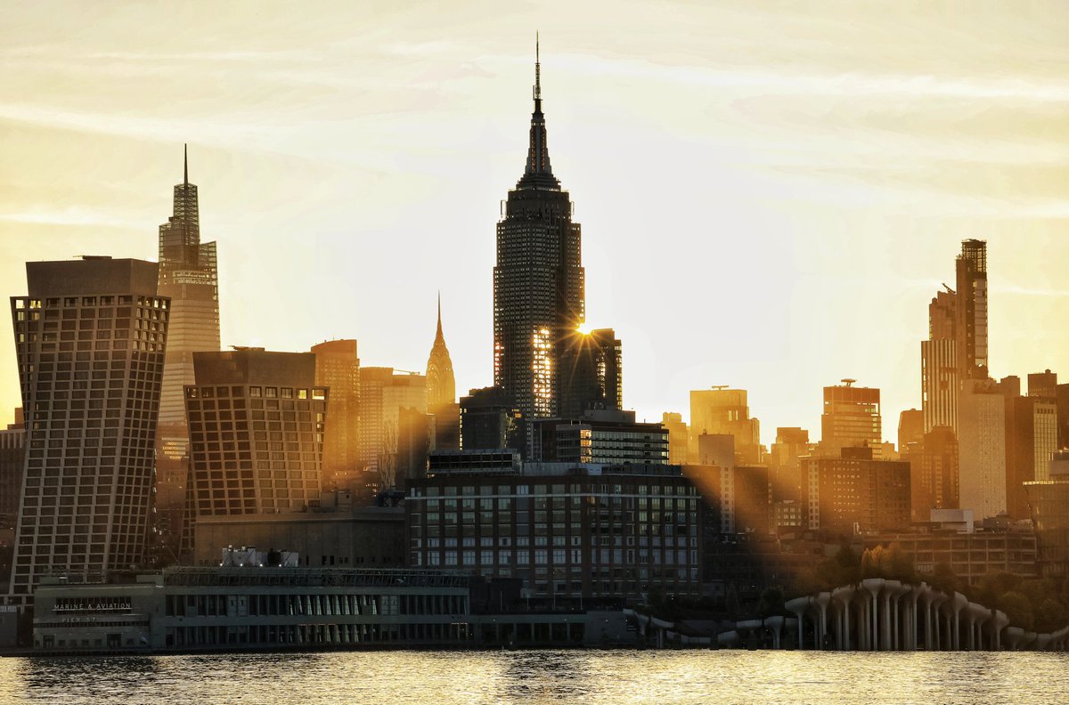GaryHershorn's tweet image. The Empire State Building casts a shadow as the sun rises in New York City, Tuesday morning #newyorkcity #nyc #newyork @empirestatebldg #sunrise