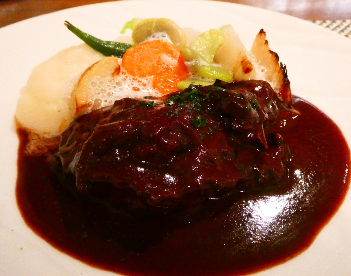 lanRn6nHTXd5t4y's tweet image. 〆は
牛ほほ肉赤ワイン煮込み
間違いない柔らかさと美味しさ😋
そして
少し日数は過ぎましたが
誕生日🎂をお祝いしてもらえました😭
今夜も
美味しく
楽しい夕餉♥️
ご馳走様でした
&amp;lt;(_ _)&amp;gt;
 #ルクロ
 #根津