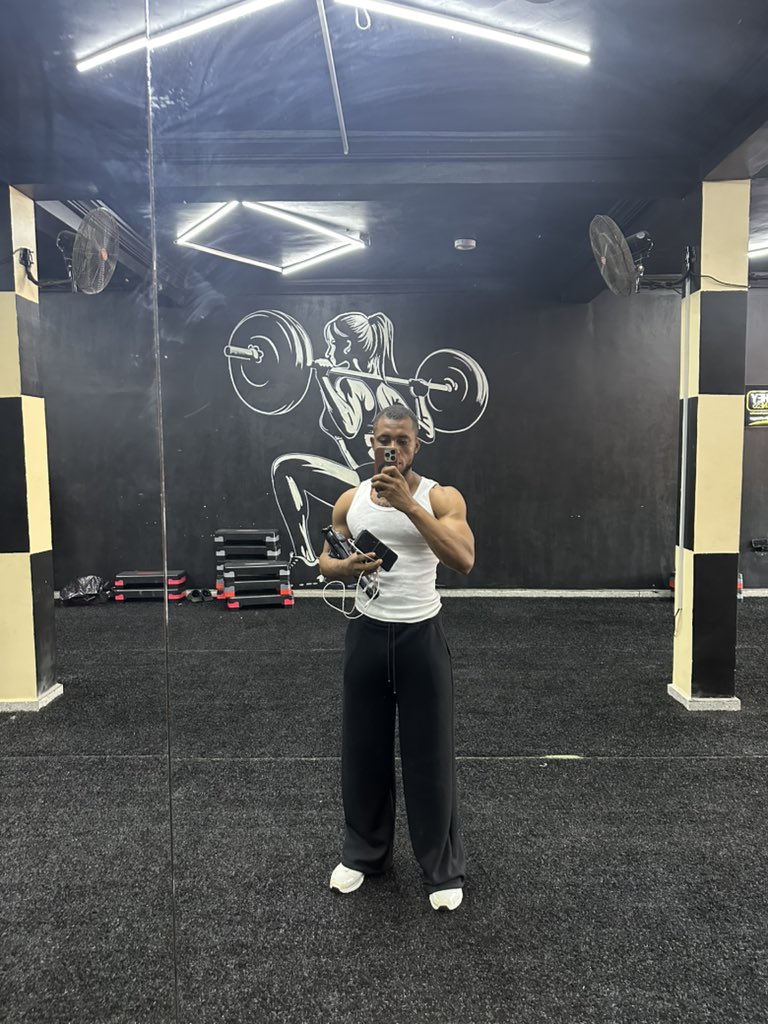 ObisonO's tweet photo. I LOVE GYM DAYS ! https://t.co/lTpXBr3nlC