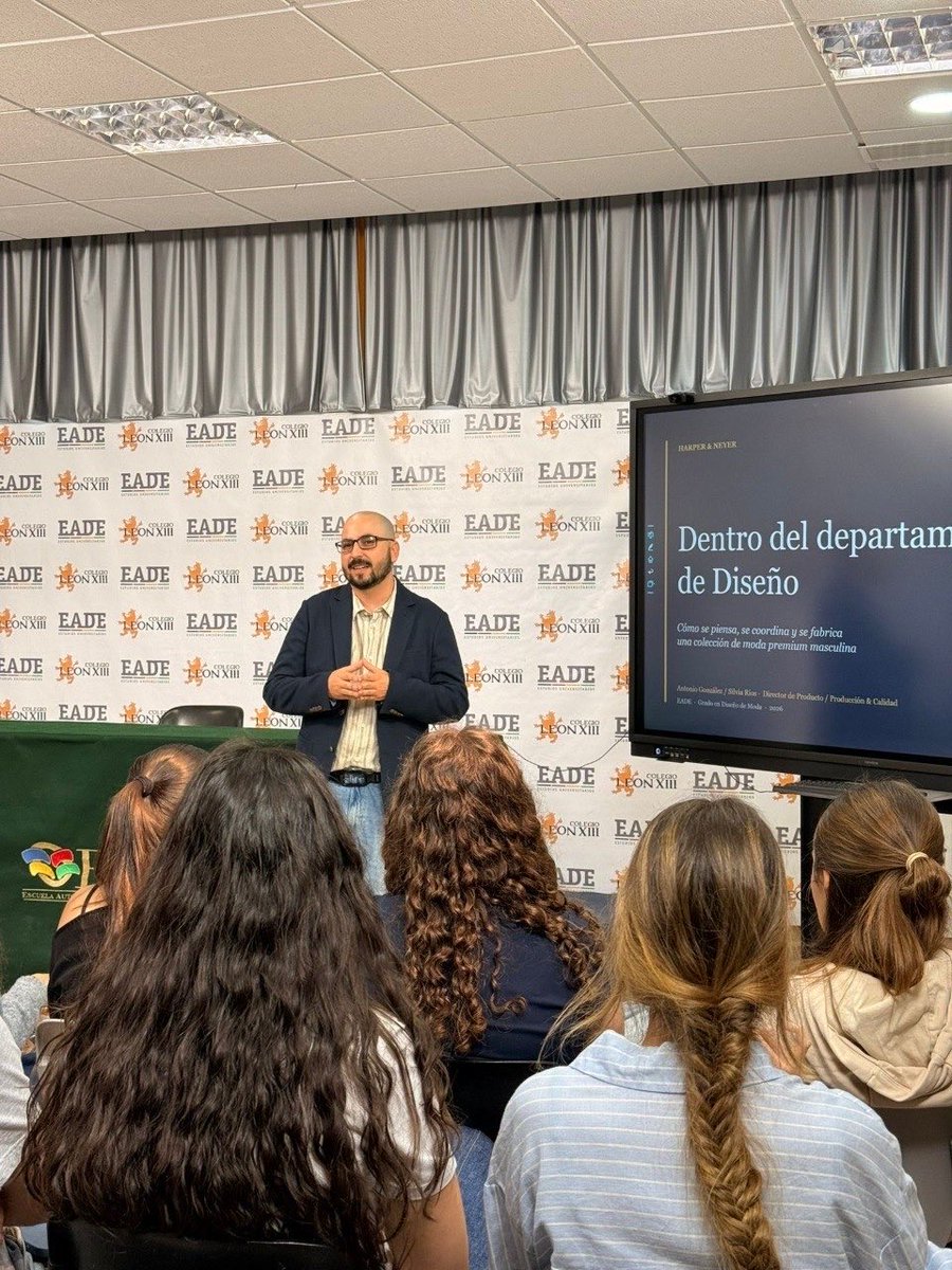 EadeUniversidad's tweet photo. Ayer recibimos la visita de la firma de moda Harper &amp;  Neyer, dentro del acuerdo de colaboración que hemos firmado recientemente. 
Compartieron su forma de trabajar y presentaron oportunidades de prácticas en distintos departamentos, Diseño Gráfico, Interiores, Moda y Admon. https://t.co/xhIGOEP6pH