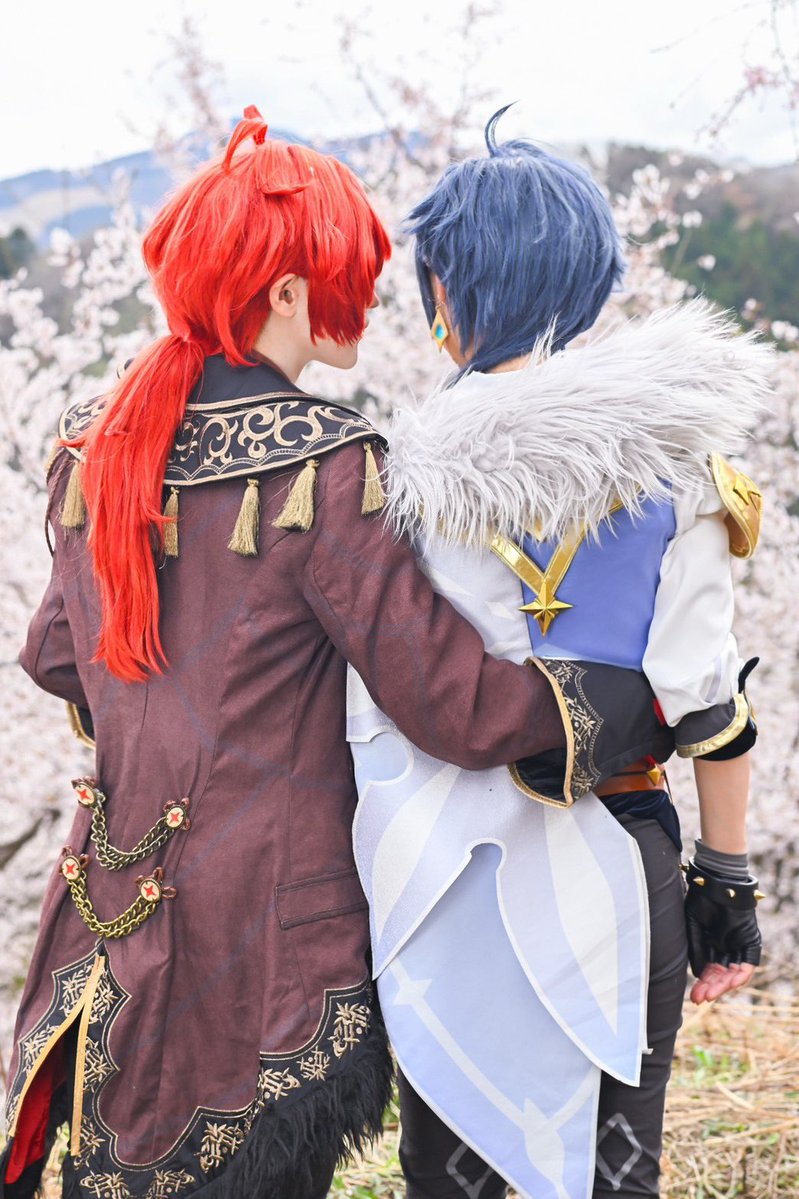 【cosplay】原神
⚠︎微ディルガイ🔥❄️後姿

🌸

Diluc：快
Photo by トモさん
 #seicos置き場
