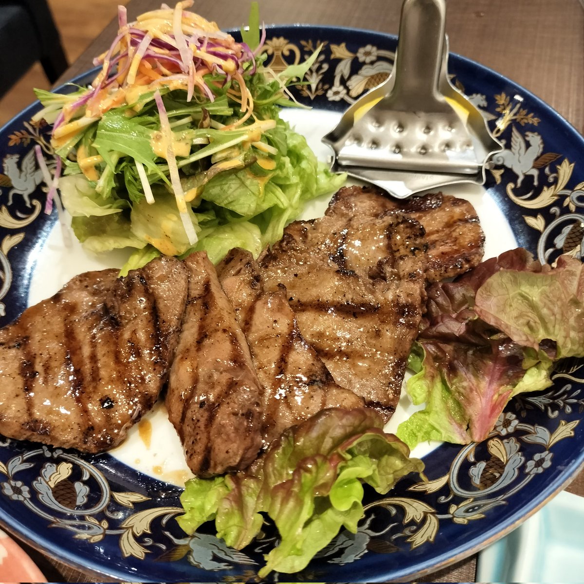 手が３本娘 tweet media