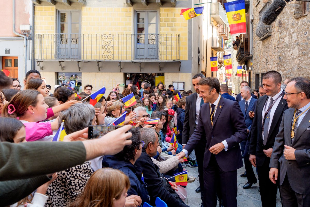 Emmanuel Macron tweet media
