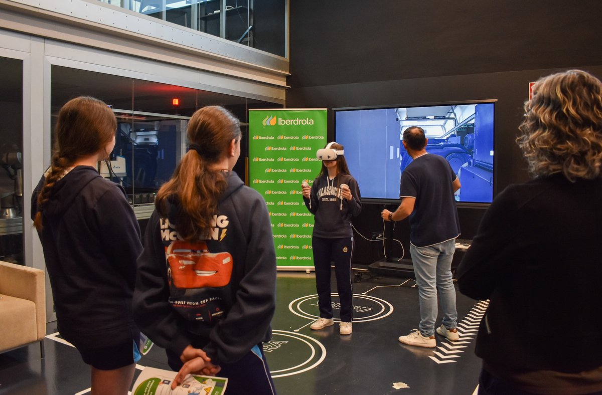FEMPAlicante's tweet image. ⚡ #FEMPA e @iberdrola  impulsan en 2026 el Taller de Seguridad Eléctrica con Realidad Virtual

Una experiencia en la que ya han participado cerca de un centenar de personas 🚀

Más información: fempa.es/noticias/actua…

#SeguridadIndustrial #RealidadVirtual #TalentoJoven