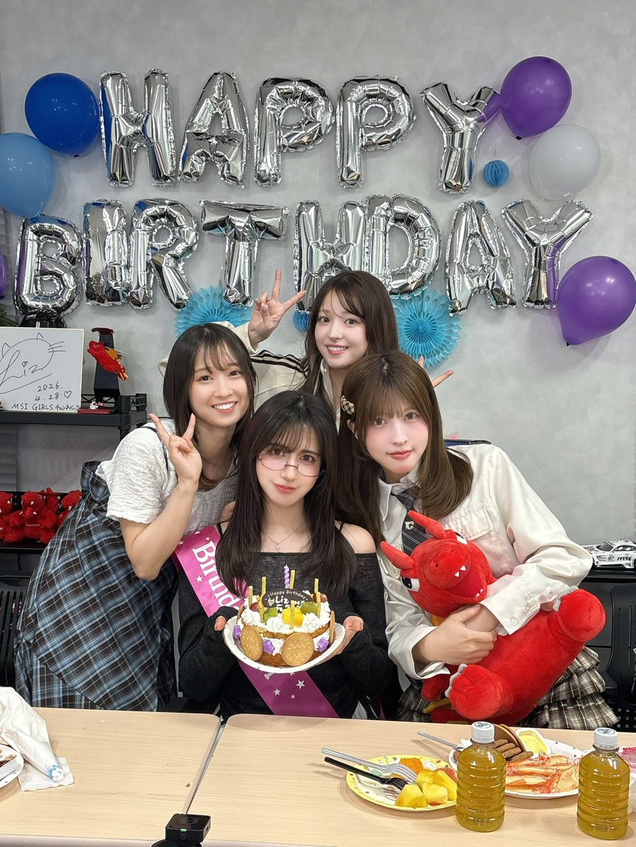 lizcat403's tweet photo. お誕生日配信ありがとうございました!🎊
誕生日企画としてMSI グラフィックスカートスタンド白とサインを1名様に抽選でプレゼント!
@lizcat403 @msicomputerjp をフォローして、ハッシュタグ #MSI #MSIGIRLS そして配信で発表したキーワードをこのポストにコメントしてね🥰
期間は5/6 23:59まで! https://t.co/vEIRJAdrJY