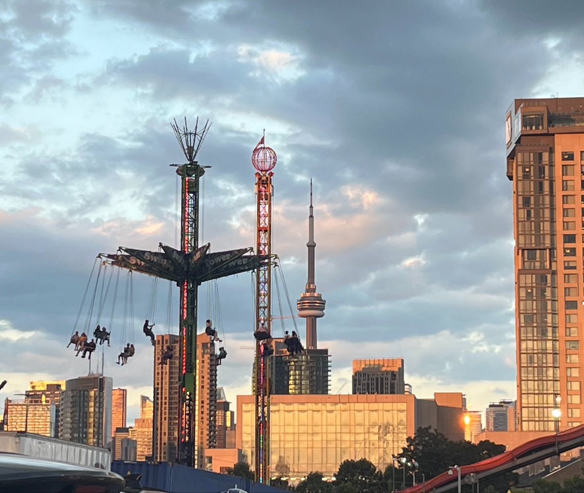 sockmoments's tweet photo. Toronto. https://t.co/FUAEL5FPbs