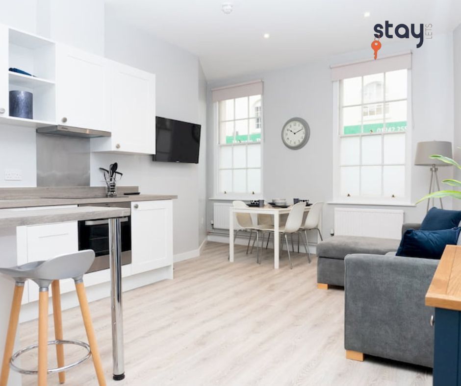 staylets1's tweet image. Travelling for work? 

Stay in style with #StayLets in central #Cheltenham.

🔸Self-contained space
🔸Superfast Wi-Fi
🔸Work-friendly &amp;amp; comfy
🔸Short or long stays

A smarter, more flexible alternative to hotels.
🌐  buff.ly/sOS67SB 

#BusinessTravel #ServicedApartments