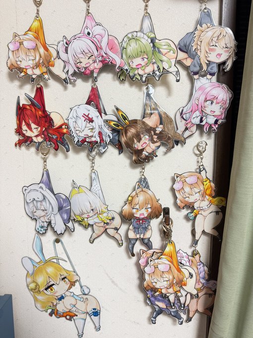 このアニスを作るまでに色々と試行錯誤があったんですよ〜

つまみ上げられてる風の物から始まって、ぶら下がり、そして試作のゆらゆら、そして今回のゆらゆらアニスに...。 