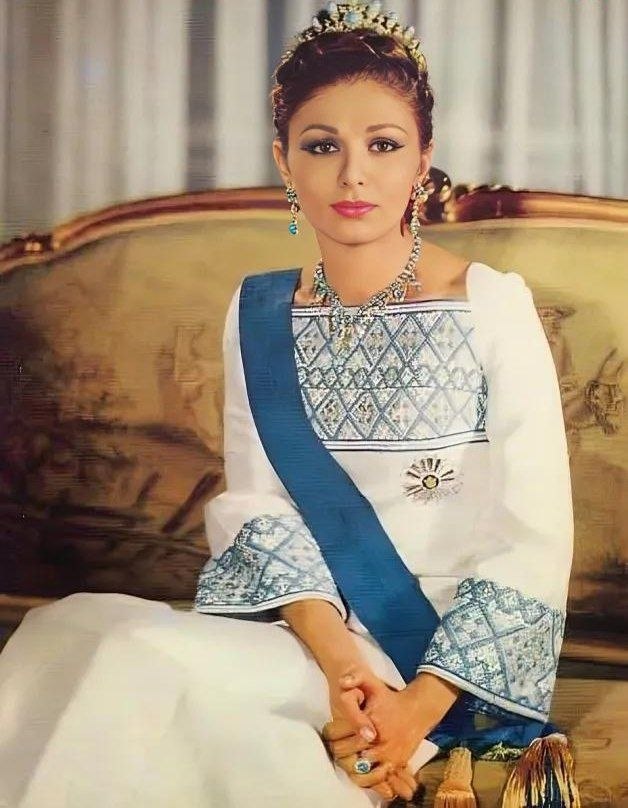 Queen Farah's lover tweet media