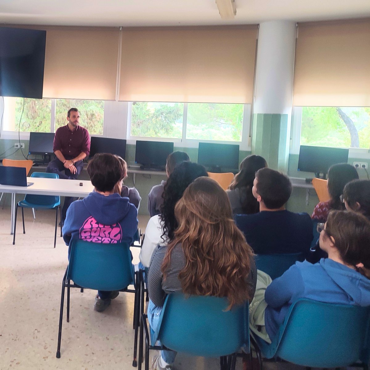 colegioalboran's tweet image. El cine como herramienta para pensar, crear y conectar 🌍🎬
Nuestro alumnado de #Bachillerato ha disfrutado de una charla inspiradora con José Antonio Lucio sobre creatividad, cultura y nuevas miradas. ¡Una experiencia enriquecedora! #cine #creatividad
colegioalboran.es/?p=95190