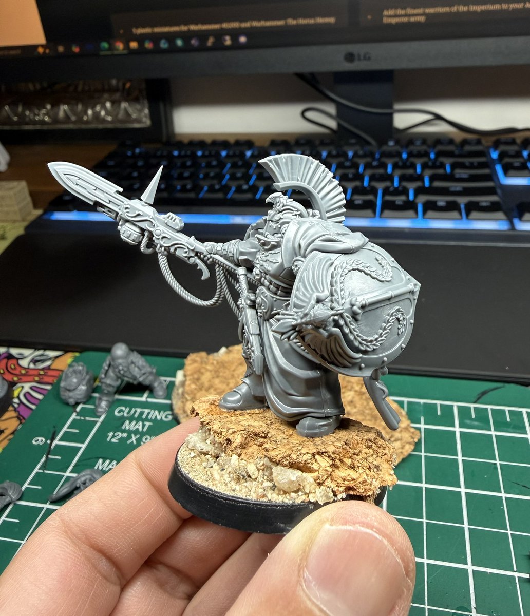 EWargamingF's tweet photo. Wasn’t a huge fan of the #Custodes Shield Captain so amalgamated the spear and shield to a Warden body! Kinda like it https://t.co/P2QGZveirK