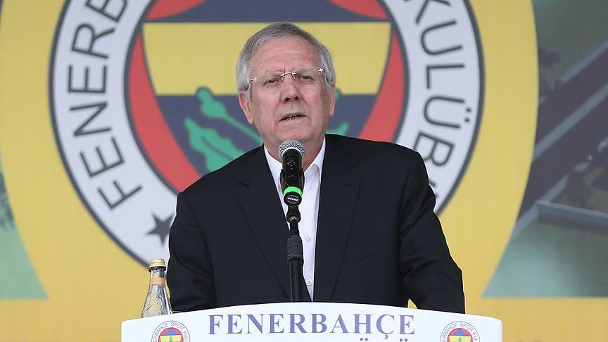 fbberox's tweet photo. @Feneristcom Egosu sevgisinin önüne geçti şu an tek istediğim bu ikilinin buzlarını eritip Fenerbahçe için mücadele vermesi Ali Koç ve Aziz Yıldırım dışında birini düşünmeyin https://t.co/sFv5Rld2wy