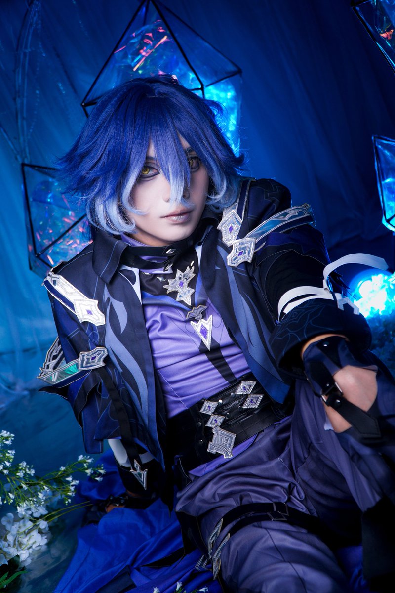 Chambaracosplay's tweet photo. 暗闇は怖いですか？

[Photosession]
📷: @xixter.cos
@kinokostudio_ 

#cosplay #flins #KyryllChudomirovichFlins #genshin #genshinimpact #genshinimpactcosplay #フリンズ #菲林斯 #原神 #chambaracosplay https://t.co/DBrmOcIdOH