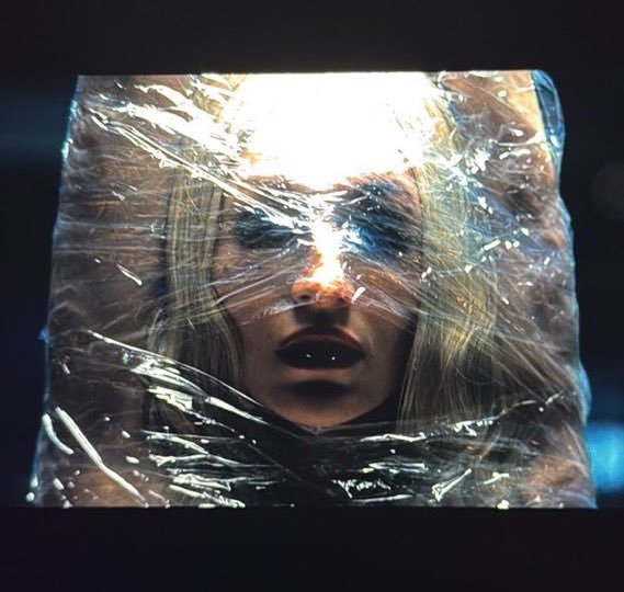 Элла ⟢ tweet media