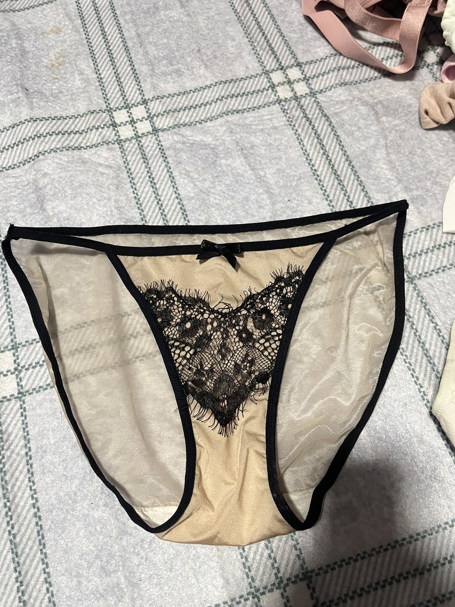 ZXGGYW's tweet photo. 每次过来入住的骚空姐都会把换下的脏臭内衣内裤丝袜留在房间
购买咨询：Gost726
小号防走丢@zxgg726 https://t.co/lf2VqqSAP2