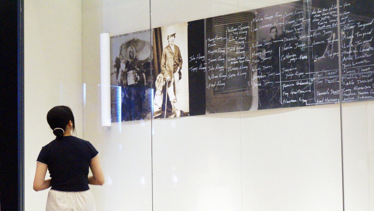 thisisGBA's tweet image. #Culture | On Apr 26, an #exhibition on Chinese Australian stories opened at #Guangzhou Library, running through May 28 with free admission. Featuring "Our Story" and "Shared Roots," it traces the journeys of #Guangdong emigrants to #Australia since the 19th century. ✨

More