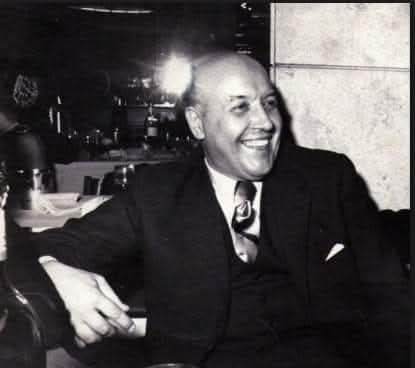 † 28/04/74 -
ERP asesina al ex Juez Federal, Dr. Jorge Vicente QUIROGA en la Ciudad de Buenos Aires. Fue baleado por la espalda en pleno día. Quiroga integró la Cámara Federal en lo Penal que juzgó al terrorismo en un último intento por combatir las armas con la ley en la mano.