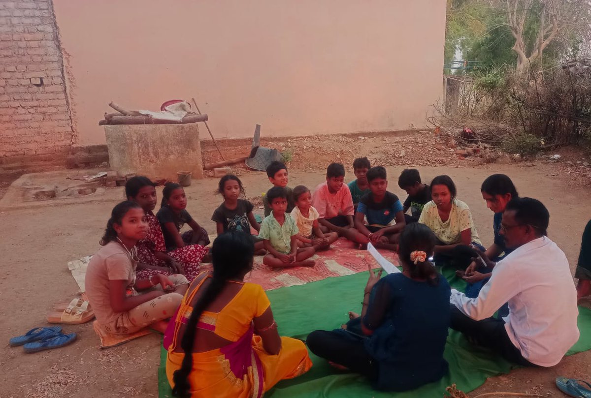 LokUnnati's tweet image. ଲୋକ ଉନ୍ନତି ସଂଗଠନ ବଲାଙ୍ଗିର ତରଫରୁ ବଲାଙ୍ଗିର ଜିଲ୍ଲାରେ ୫ ଟି ବ୍ଲକ ଗ୍ରୀଷ୍ମ ଛୁଟିରେ ପିଲା ମାନଙ୍କୁ  ନେଇ ସ୍ବେଚ୍ଛାସେବୀ ମାନେ ବିଜ୍ଞାନ ,ଗଣିତ,ଟେକ୍ନୋଲୋଜି, ଇଞ୍ଜିନିୟରିଂ ପାଠ ପଢ଼ାଇବା ପାଇଁ ସୁଭ ଆରମ୍ଭ ହୋଇ ଯାଇଅଛି।#STEM
@Atmashakti3 @MSMO40845837 
#SummerCamp #CommunitySupport #EducationCamp #Volunteerism