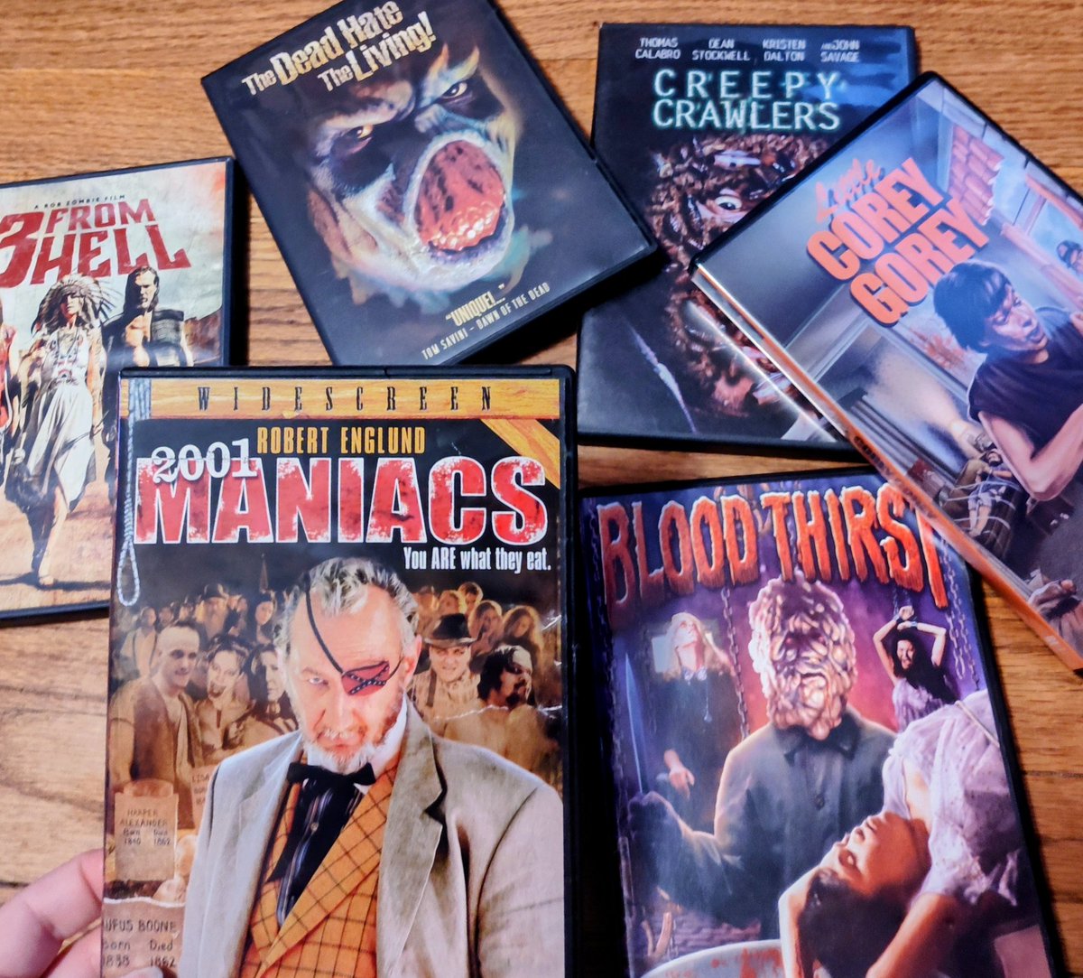 BethLovesHorror tweet media