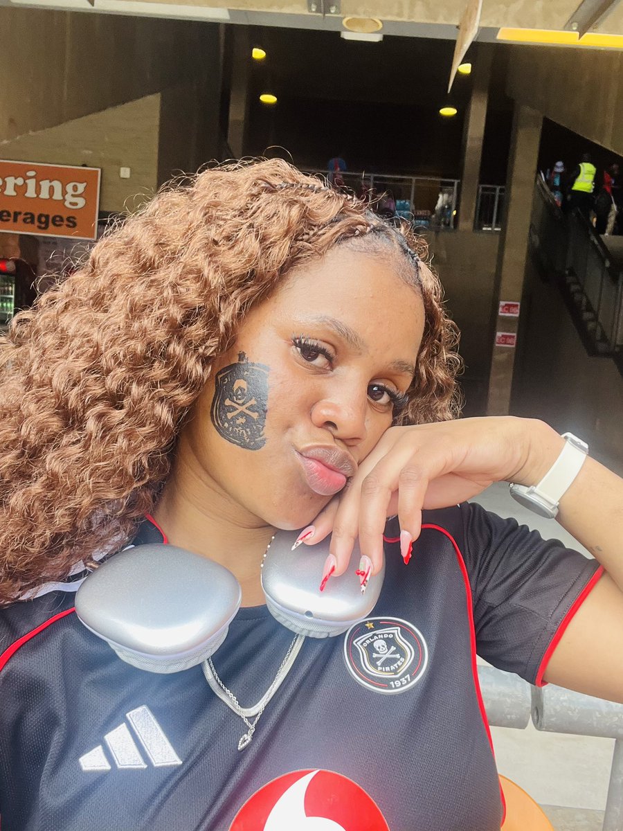 QueenBuccaneer ☠️🏴‍☠️ tweet media
