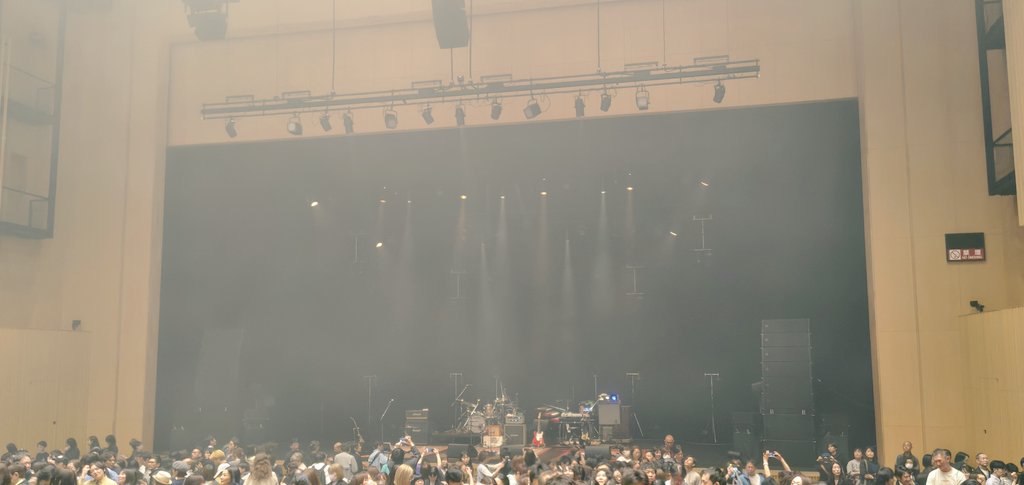 houroukamome121's tweet photo. 本日はGRAPEVINEのライブ
今のバインがこの選曲でライブをするのかと半分こぐらいの選曲で個人的に驚いたセトリ
そのような曲を今のバインの演奏と歌で披露していて、それがエゲツなく凄いクオリティで鳥肌
毎度の事ながら凄まじいライブでした https://t.co/hZvuUP3May
