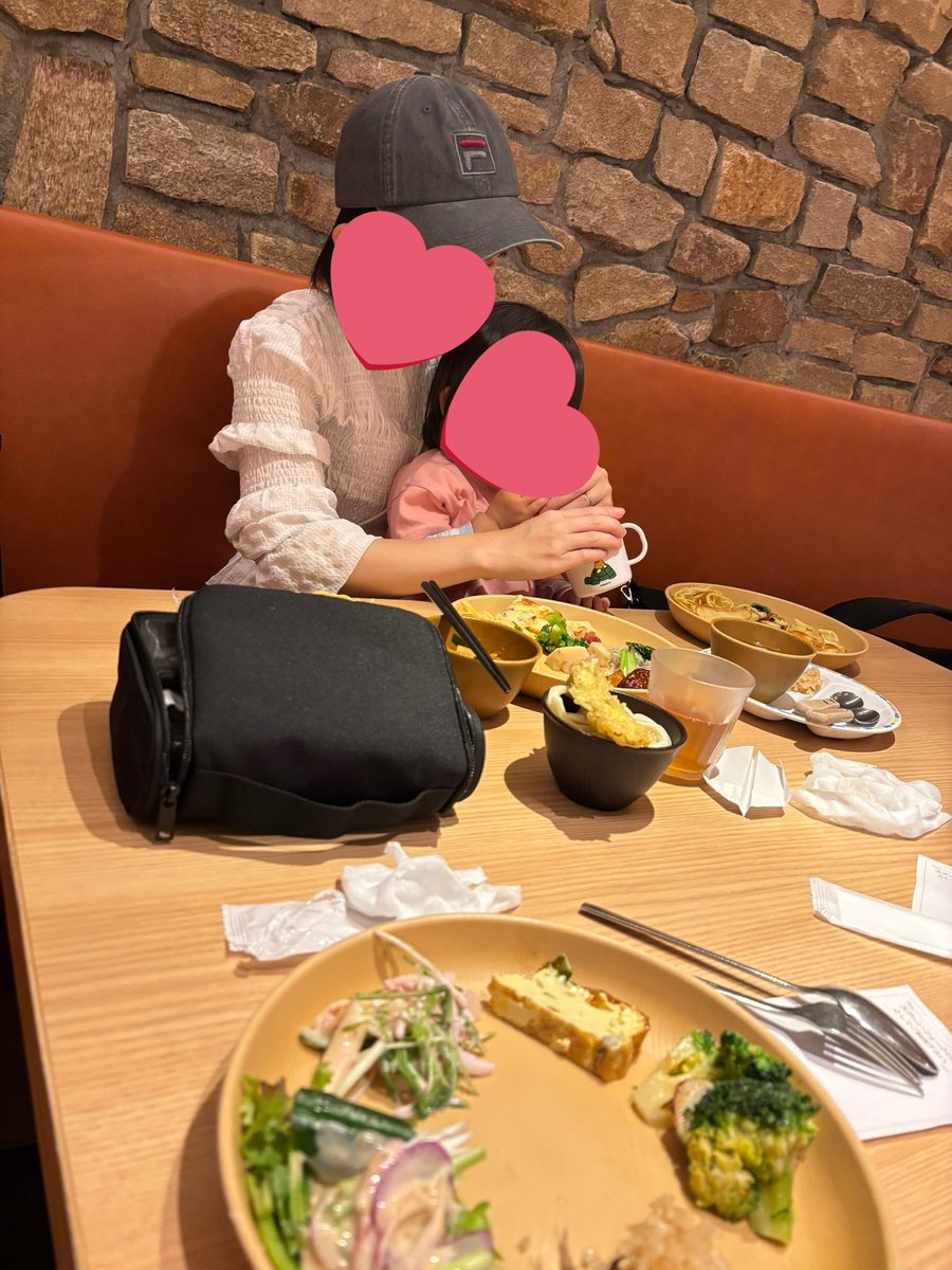 pi___yooo12's tweet photo. 低浮上〜！😵

細々とご飯作ってるんだけど、保育園のお昼寝が始まってから、帰宅後の食欲がとてつもなくて…ご飯をゆっくり作る暇も写真を撮る暇もなく🤣🤣🤣

キッチンに催促に来たり、お菓子を盗んで行く娘と格闘しながら生きてます！���

お休みの日はディズニーとビュッフェ行ったよ！✌︎ https://t.co/I3oINNP7T8