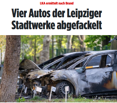 Taykra's tweet image. #Leipzig: Ein lauter Knall riss die Anwohner in Connewitz aus dem Tiefschlaf: Als sie aus dem Fenster sahen, brannten 4 Autos der Leipziger Stadtwerke auf dem Parkplatz komplett aus. Während die Löscharbeiten noch liefen, tauchte schon ein Bekennerschreiben auf indymedia auf.