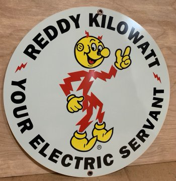 AntonioUbilla1's tweet photo. El de la Empresa Eléctrica del Ecuador se llamó ALERTO KILOVATIO, no Alberto Kilowatt, y fue utilizado en Guayaquil con alguna variación al original REDDY KILOWATT, personaje de dibujos animados que actuó como portavoz corporativo para la generación de electricidad en los Estados Unidos y otros países durante más de siete décadas.
 Reddy Kilowatt hizo su primera aparición publicada el 14 de marzo de 1926 en un anuncio en The Birmingham News para Alabama Power Company (APC). El personaje fue una creación del gerente comercial de 40 años de la compañía, Ashton B. Collins. 
En Guayaquil, la Empresa Eléctrica del Ecuador Inc. en la década del 50 pidió permiso para adaptar el personaje de Reddy Kilowatt con el nombre de Alerto Kilowatt, mas conocido como Alerto Kilovatio.  #AlertoKilovatio   #97AñosCSEmelec