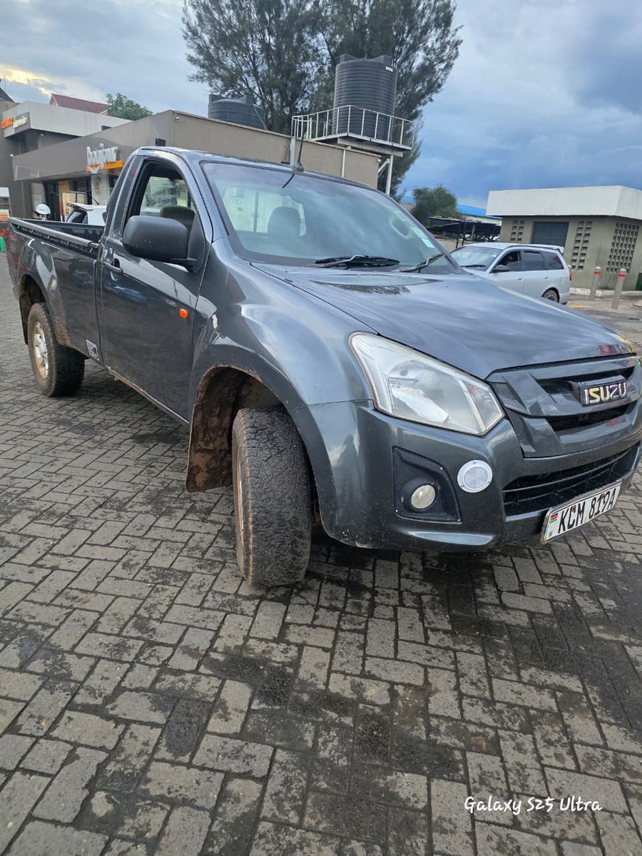 otijemo1's tweet photo. Isuzu dmax
▪️YOM 2017
▪️4wheel drive
▪️2500cc diesel 
▪️Clean and well maintained ▪️Financing organised 
Price 2.6
Call WhatsApp 0724544975 https://t.co/SJVchl7OwB