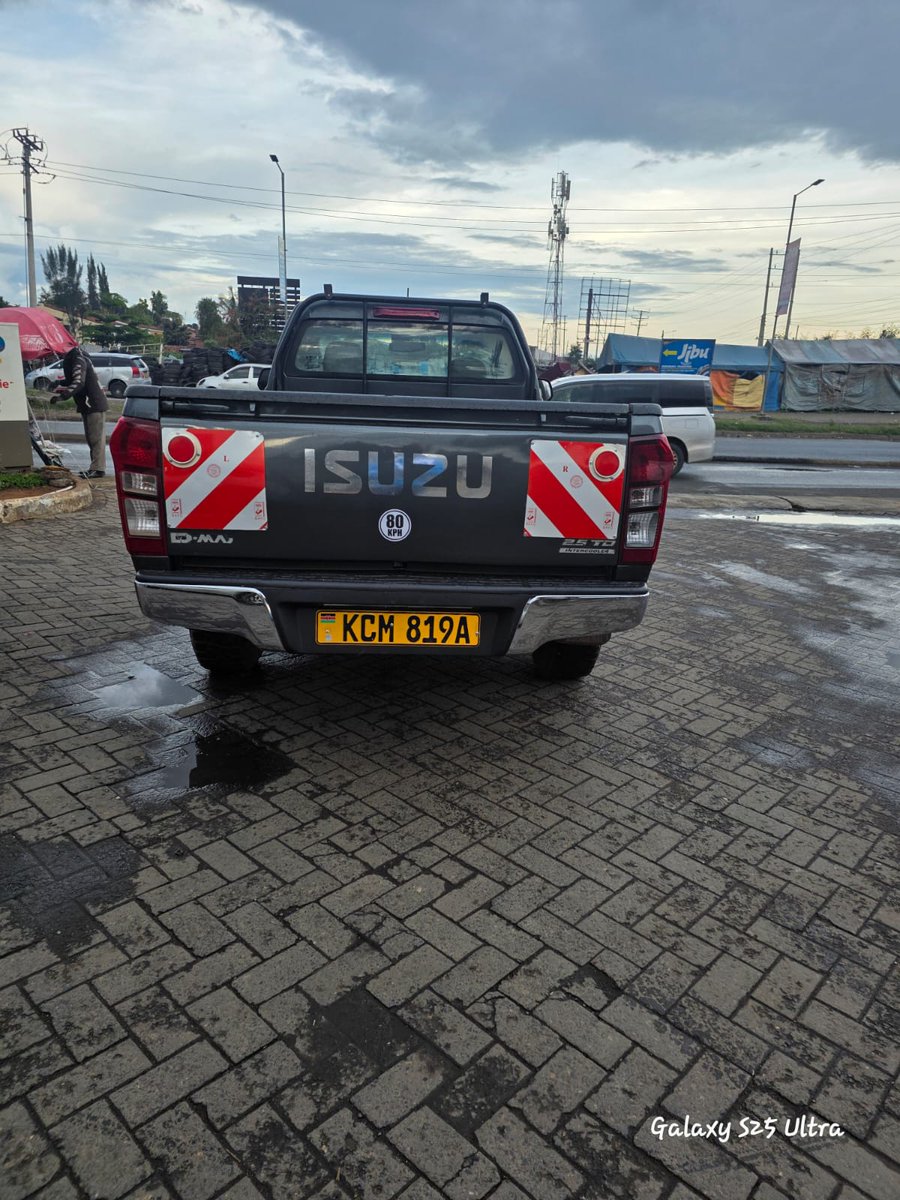 otijemo1's tweet photo. Isuzu dmax
▪️YOM 2017
▪️4wheel drive
▪️2500cc diesel 
▪️Clean and well maintained ▪️Financing organised 
Price 2.6
Call WhatsApp 0724544975 https://t.co/SJVchl7OwB
