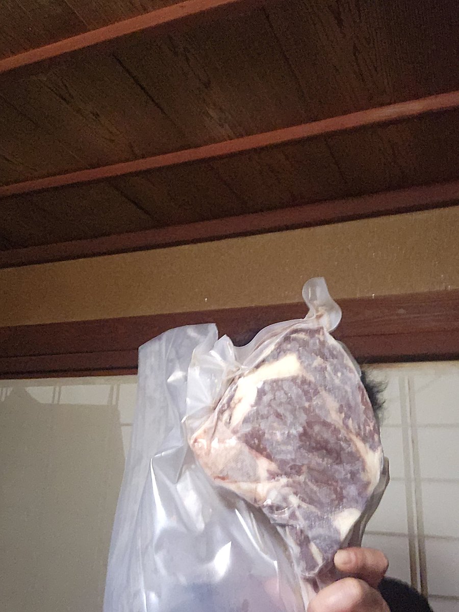 RTAFF4's tweet photo. くそでか肉！ https://t.co/vLMiogQrzm
