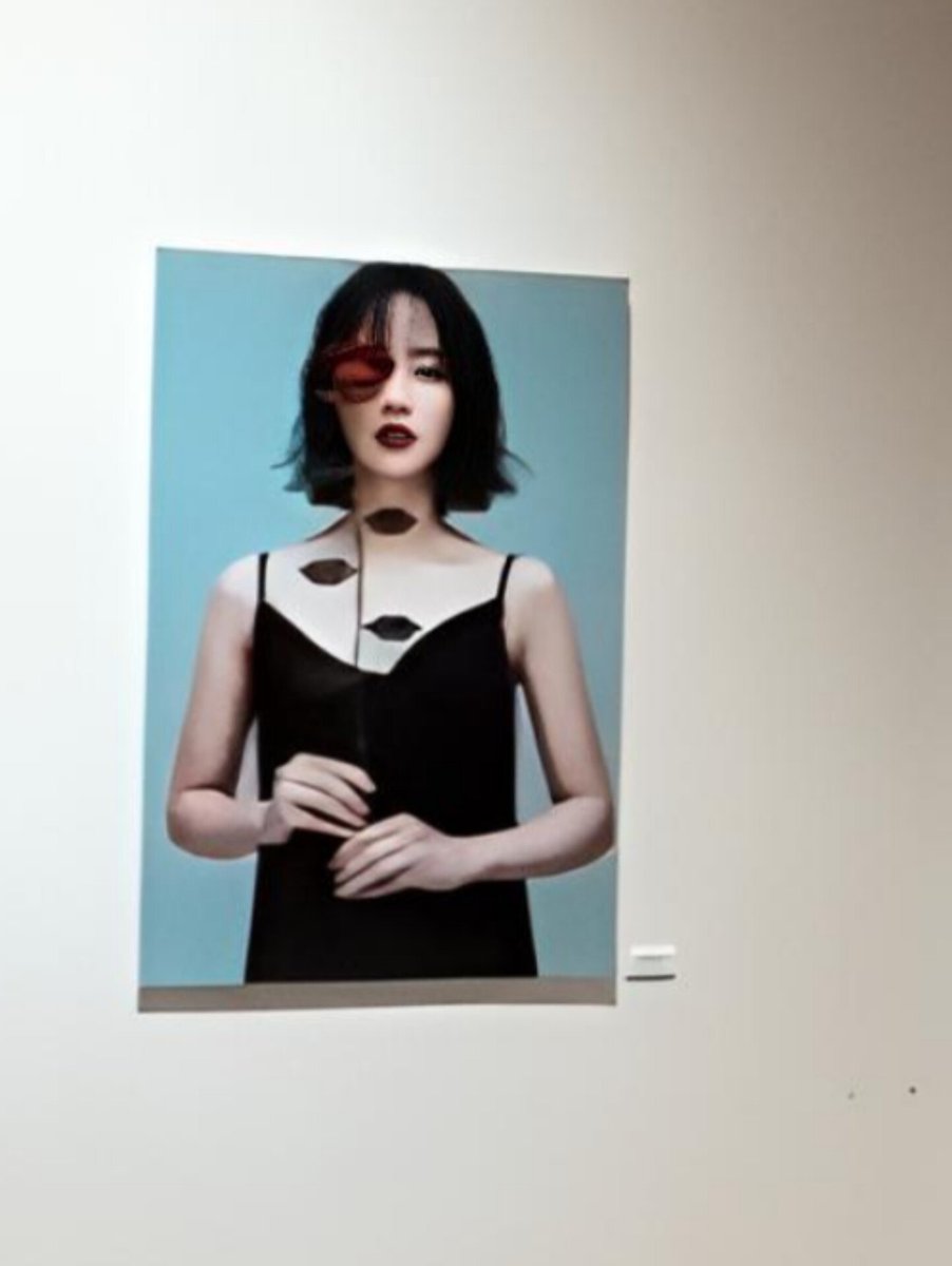 📸  [ 28/4/2026 ] 

Exhibition " Face to Face " Galeri Azabudai Hills Japan 

Kim Sohyun is a Red Rose ❤

The exhibition concept is "Actor x Flower." It is an immersive art project that explores the narratives and emotions inherent in the existence of an actor by combining them