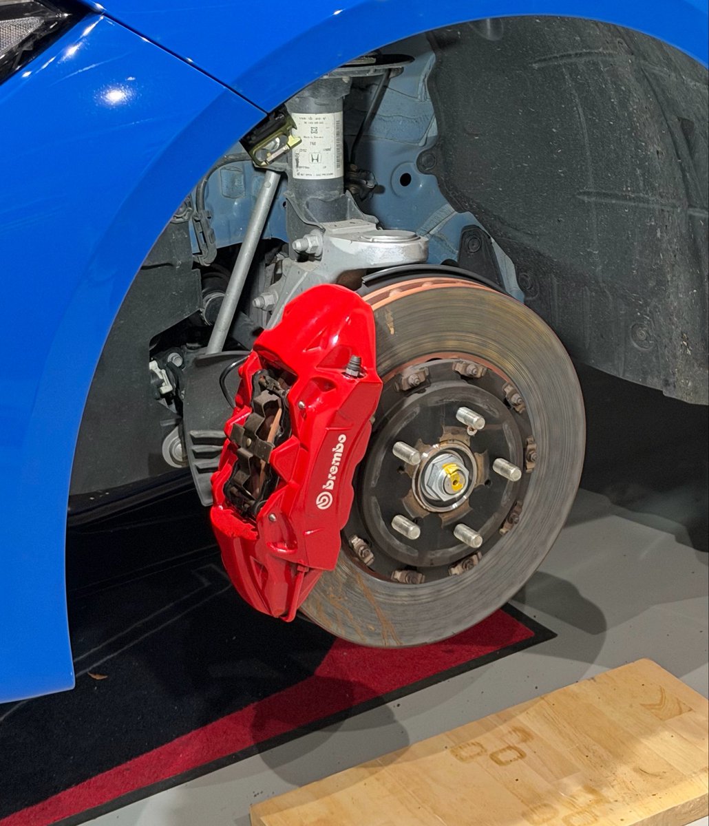 ryu_panigale's tweet photo. FL5  24,000km 
純正の中古にブレーキパッド交換

昨日もてぎ走ったら一瞬で消え去った

リアはもてぎ走る前に変えて
フロントは余裕で持つかと思ったけど
ギリギリで危なかった😂 https://t.co/k9g5p2nGI9