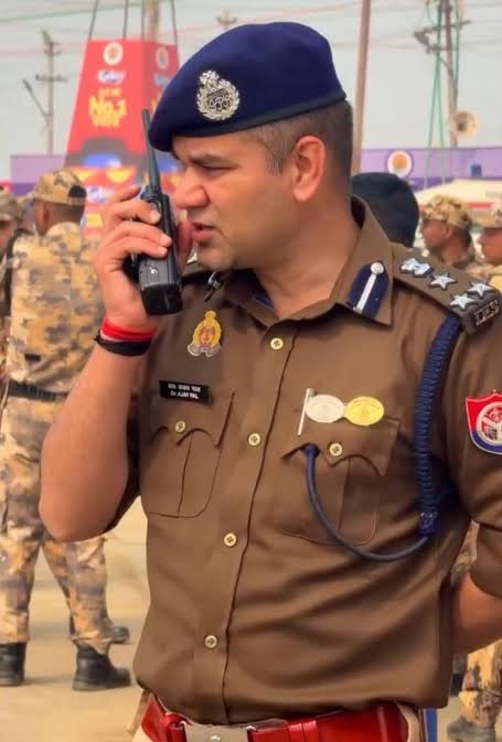 बिग ब्रेकिंग

पश्चिम बंगाल के फाल्टा में महिला ने दर्ज कराई आईपीएस अजय पाल शर्मा और केंद्रीय बलों के खिलाफ एफआईआर। रात में घर में घुस कर बदतमीजी करने और तलाशी का लगाया आरोप।