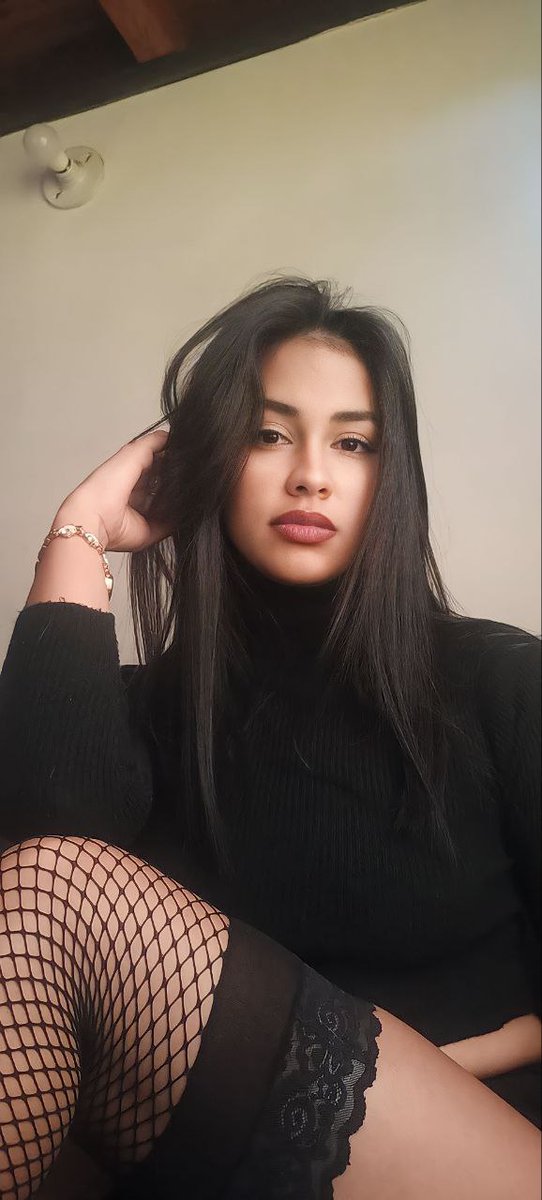 Anna benettii👠 tweet media