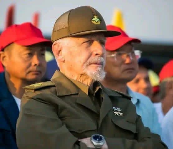 🥳 Muchas felicidades al Comandante de la Revolución Ramiro Valdés Menéndez en su cumpleaños.  

🙏 Gracias por tus huellas en el camino de la Revolución, sendero para vencer y crecernos ante cada desafío.  

🇨🇺 ¡Tu ejemplo sigue guiando a nuestro pueblo!  

#LaHabanaDeTodos