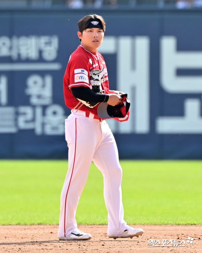 basessibal's tweet photo. "이 정도로 어려웠던 건 처음"…'10G 타율 0.095' 부진 잊고 반등한 정준재 "아직 만족하지 않아"

못해도 계속 안될 거라고 생각 안했대
다시 올라올 거 라고 믿었대…

우리도야 https://t.co/pmiqTxk8vo
