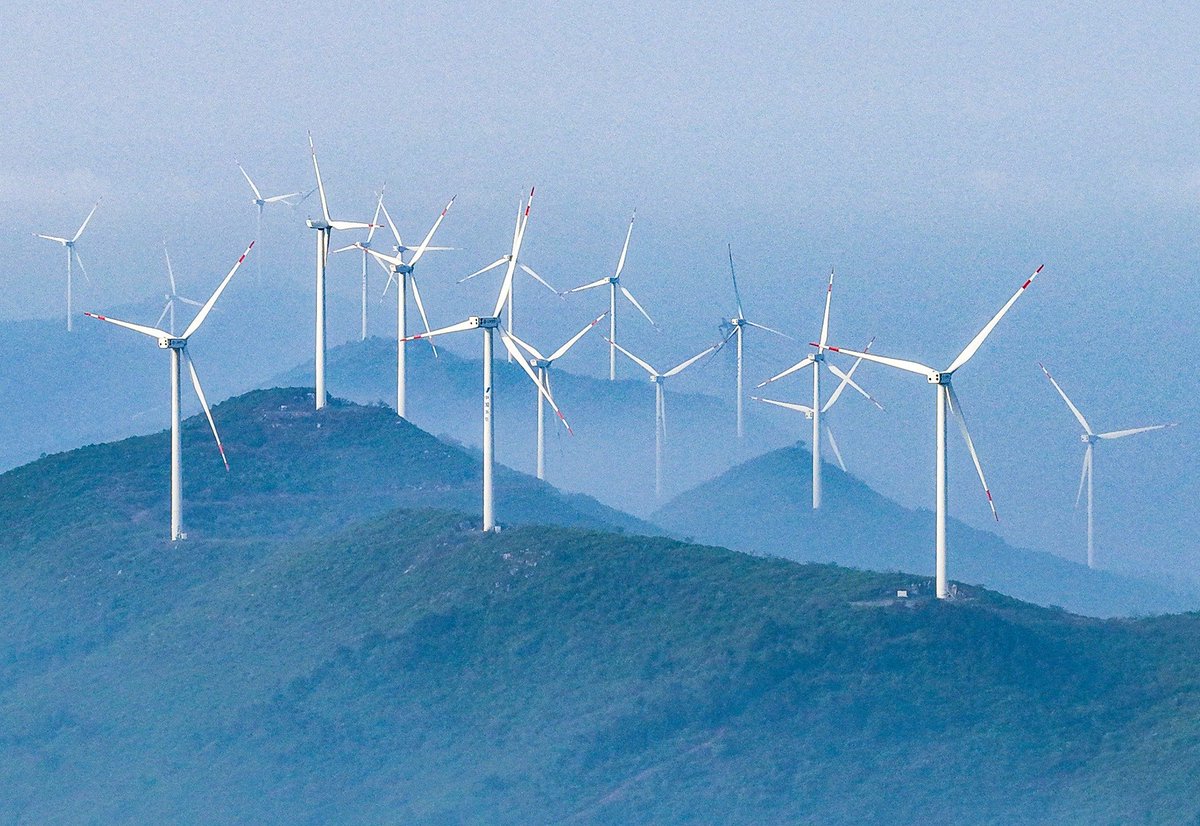 Amb_WangQing's tweet image. China's renewable energy hit new highs in Q1 2026:  
▪️ 60.4% of total installed capacity, up 22% y-o-y  
▪️ 37% of total power generation  
Steady supply, faster green transition. Huge potential for #China-#ASEAN energy cooperation ahead!