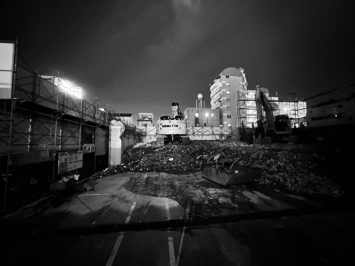 HiroTakeuchi's tweet photo. Buildings being demolished.

#buildingdemolition
#demolitionwork
#建物解体
#建物解体工事
#blackandgrayphoto
#monochromephoto https://t.co/r4vmTUpybU